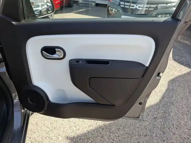 Renault Twingo iii e-tech — photo 14