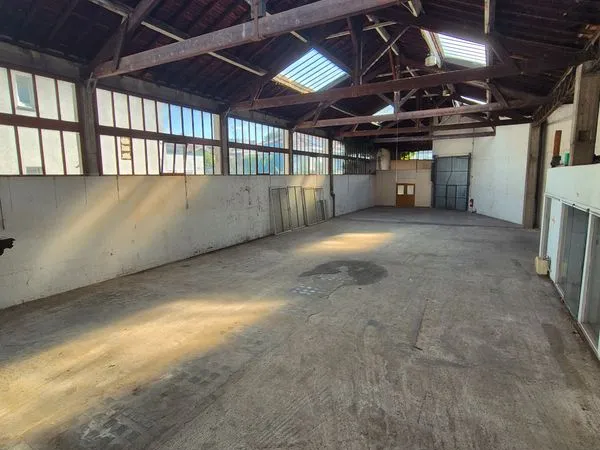 Local commercial Valence loca 1