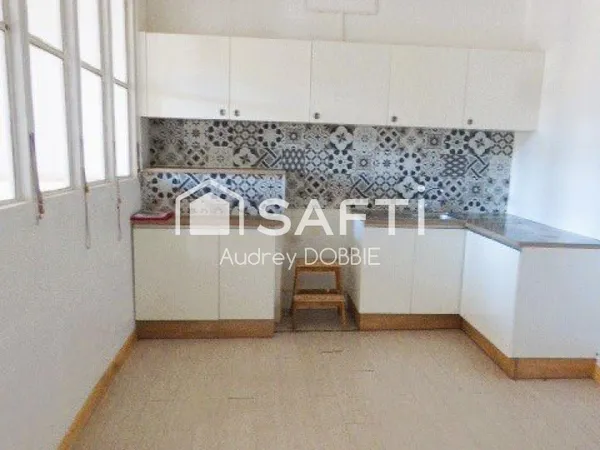07260 Joyeuse : Appartement et murs commerciaux dans le centre historique