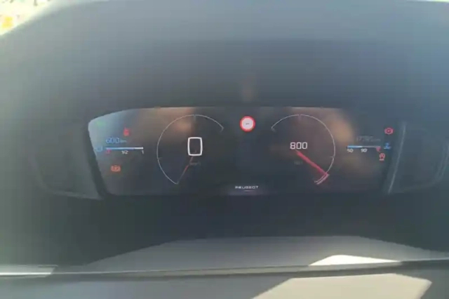 Peugeot 208 puretech 100 s&amp;s bvm6 — photo 18