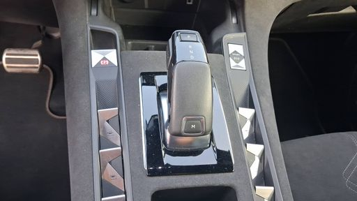 DS DS7 1.2 PureTech 130 EAT8 - Performance Line – 2021 – 46323 km – Essence – Boîte Automatique — photo 12