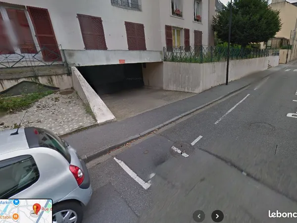 Box moto dans parking sous terrain