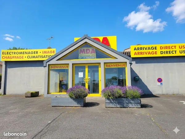Local commercial 743m² emplacement n°1 zone Leclerc