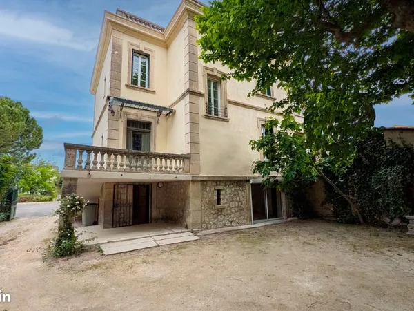 Maison 8 pièces 196 m²