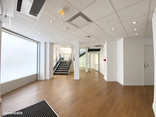 Bureau 210 m²