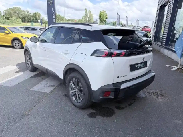 Peugeot 2008 electrique 136 ch — photo 4