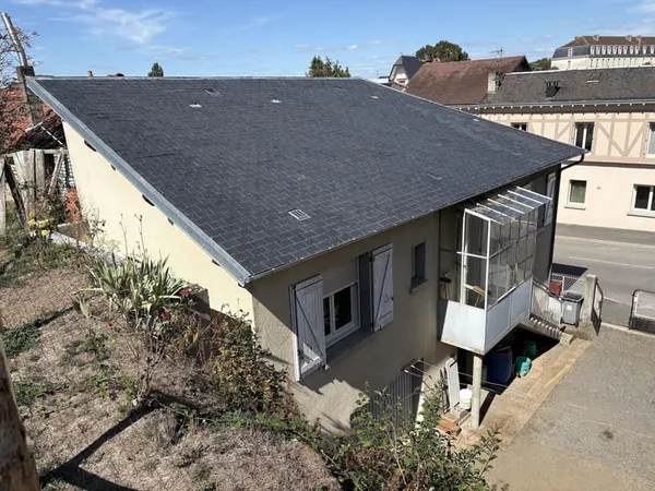 Saint-Yrieix-la-Perche : Maison de ville rénovée 2 pièces av
