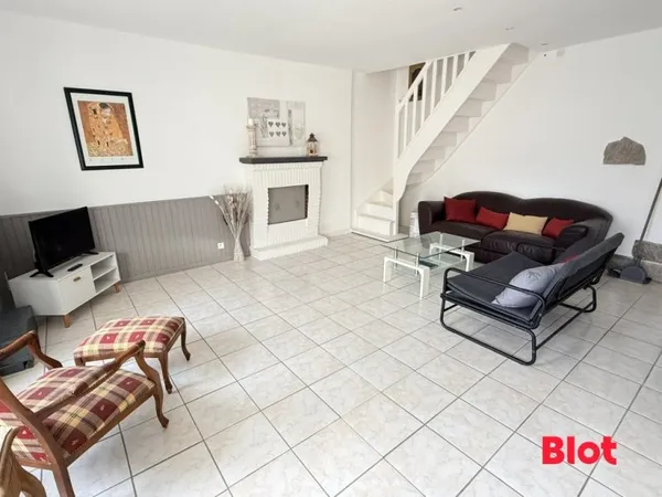 A VENDRE BLOT DINARD - Maison 4 chambres avec joli jardin, garage et cellier