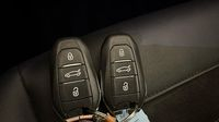 Citroen C5 Aircross Hybrid rechargeable 225ch Shine ë-EAT8 — photo 16