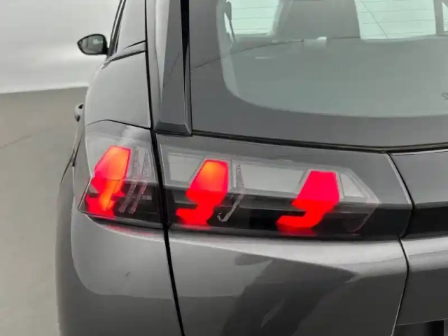 Peugeot 2008 puretech 100 s&amp;s bvm6 — photo 17