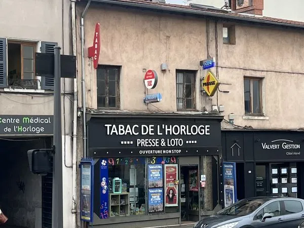 Local 102 m² Tassin-la-Demi-Lune