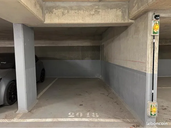 Parking 13 m² - La Varenne - Résidence récente sécurisée