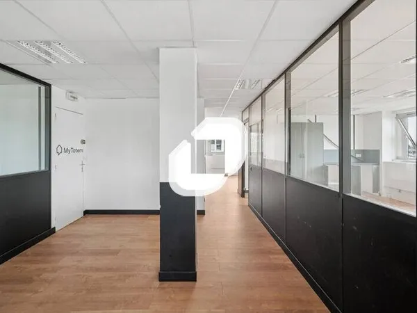 Bureaux 1369 m²