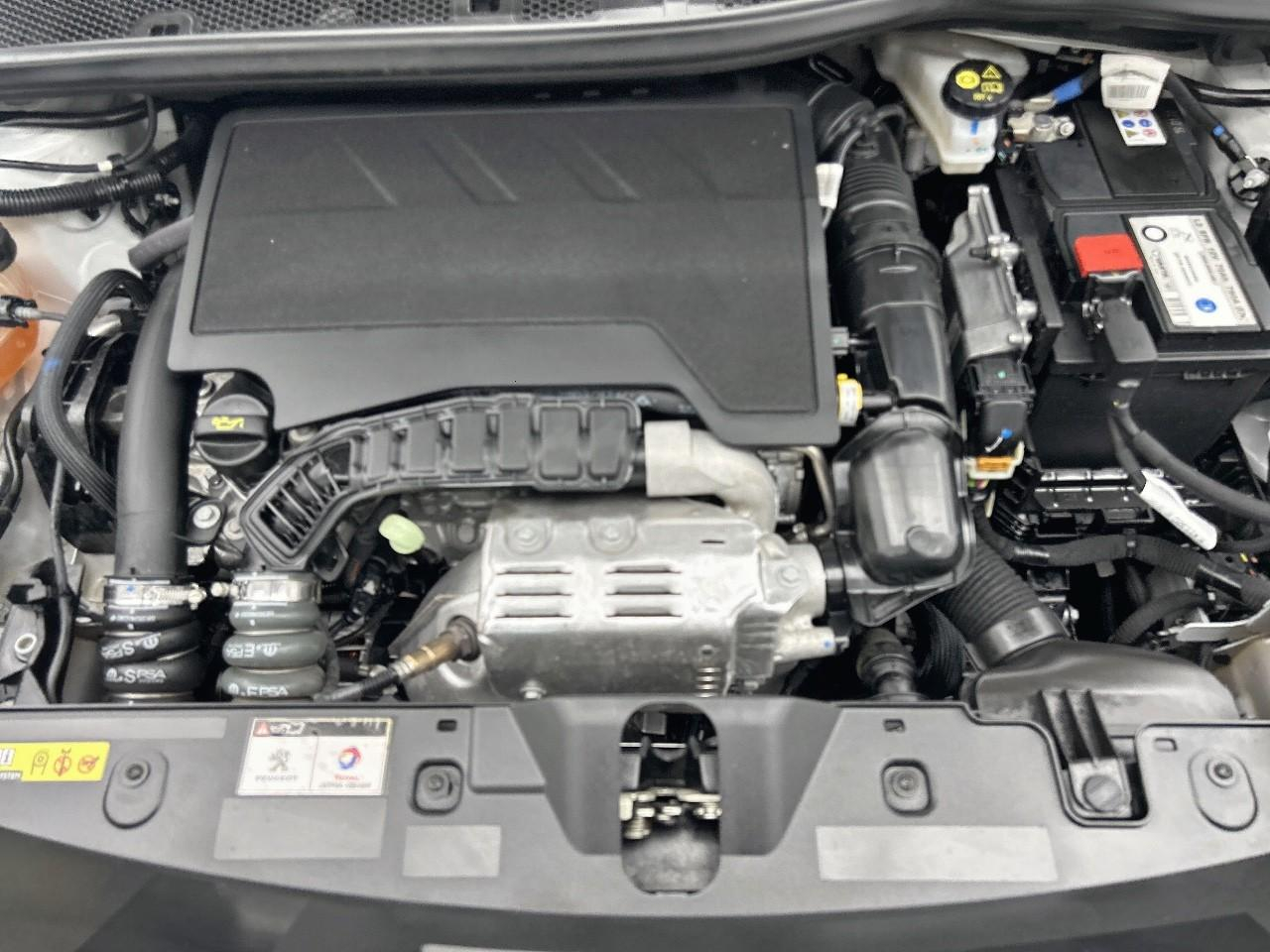 Peugeot 2008 puretech 130 s&s eat8 allure — photo 15