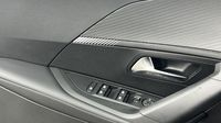 Peugeot 2008 e-2008 156ch 54 kWh Allure — photo 16