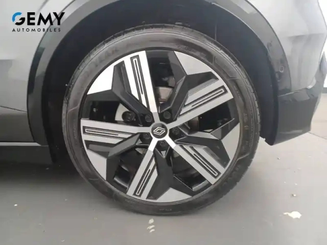 Renault Megane e-tech 220 ch autonomie confort gsr2 — photo 27