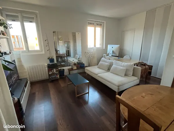 Appartement traversant comme un duplex — Ivry-Port Gambetta — 285 000