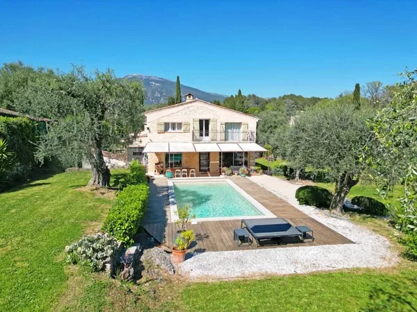 Maison 4 pièces 253 m²