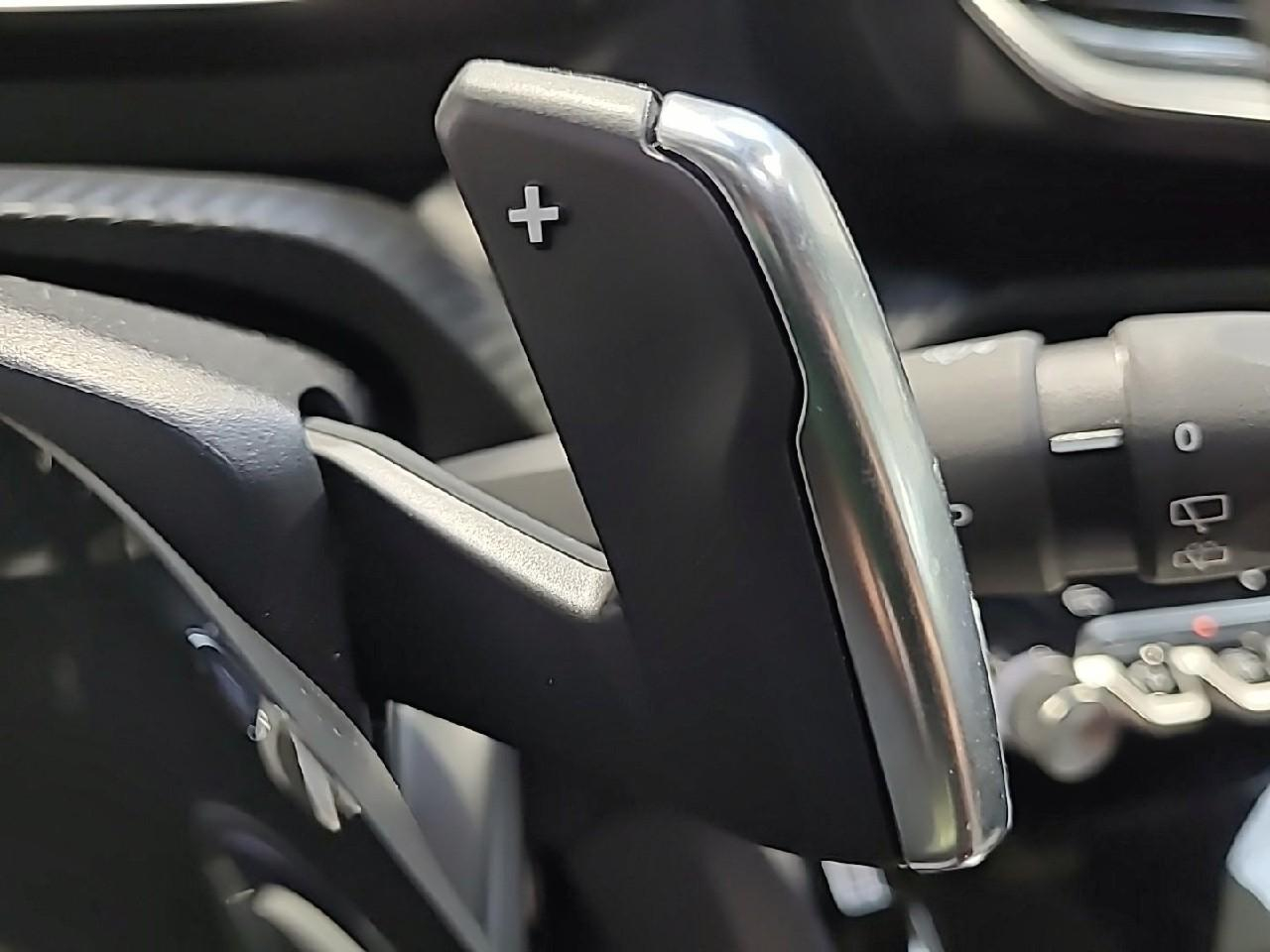 Peugeot 2008 hybrid 145 ch e-dcs6 gt — photo 26