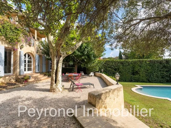 Villa 6 pièces 220 m²