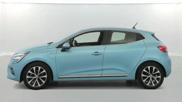 Renault Clio e-tech 140 - 21n — photo 11