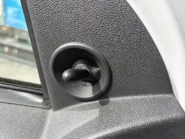 Dacia Duster silver line 2017 sce 115 4x2 — photo 22
