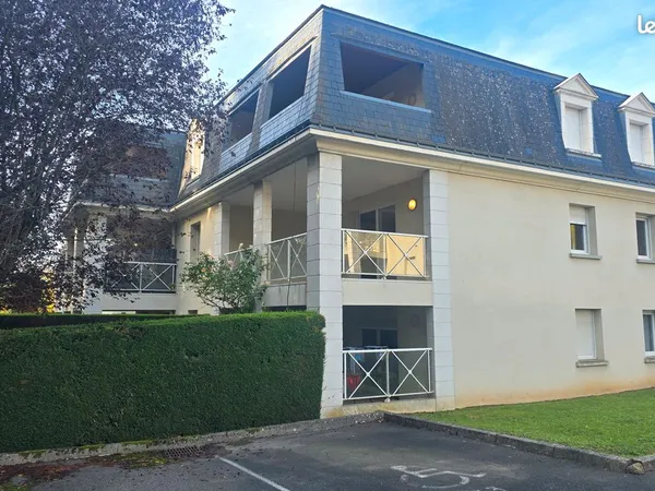 EXCLUSIVITE ST CYR SUR LOIRE RESIDENCE CHAMBORD: Au 6 Rue Claude Griveau, T3 avec terrasse , garage 