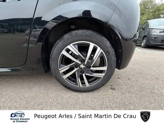 Peugeot 208 puretech 100 s&amp;s bvm6 — photo 11