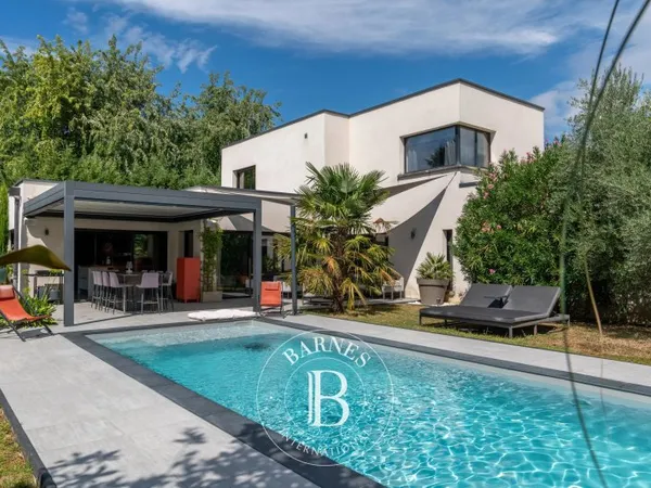 Saint Didier au Mont d'Or - Maison contemporaine - 9 pièces - 6 chambres - Terrain de 1406m²