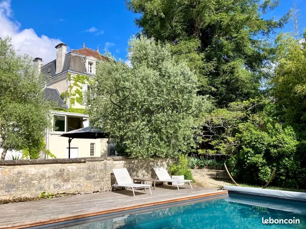 Touvre, aux portes d'Angoulême, Magnifique Logis du XIXème, restauré avec jardin, dépendances et pis