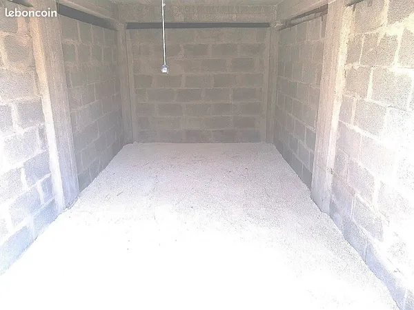 Garage / Box de 15 M2 à louer à Alès