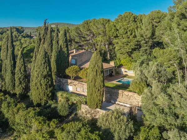 Maison 8 pièces 400 m²