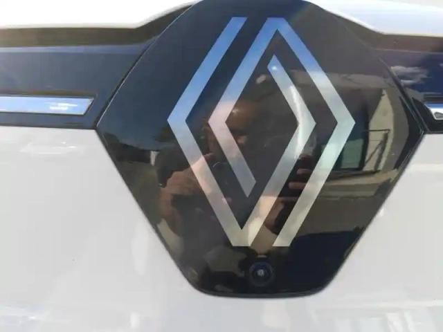 Renault Megane e-tech electric ev60 220ch iconic optimum charge -c — photo 9
