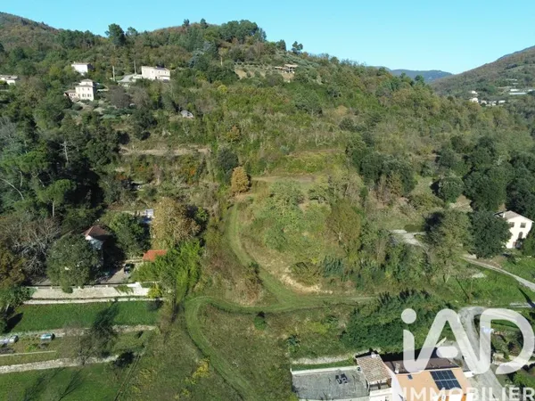 Terrain 1784 m²