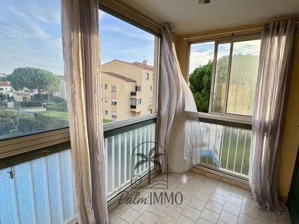Sanary - Studio avec loggia, résidence avec piscine et parki