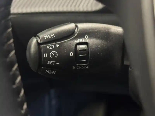 Peugeot 2008 1.2 puretech 100ch s&amp;s style — photo 15