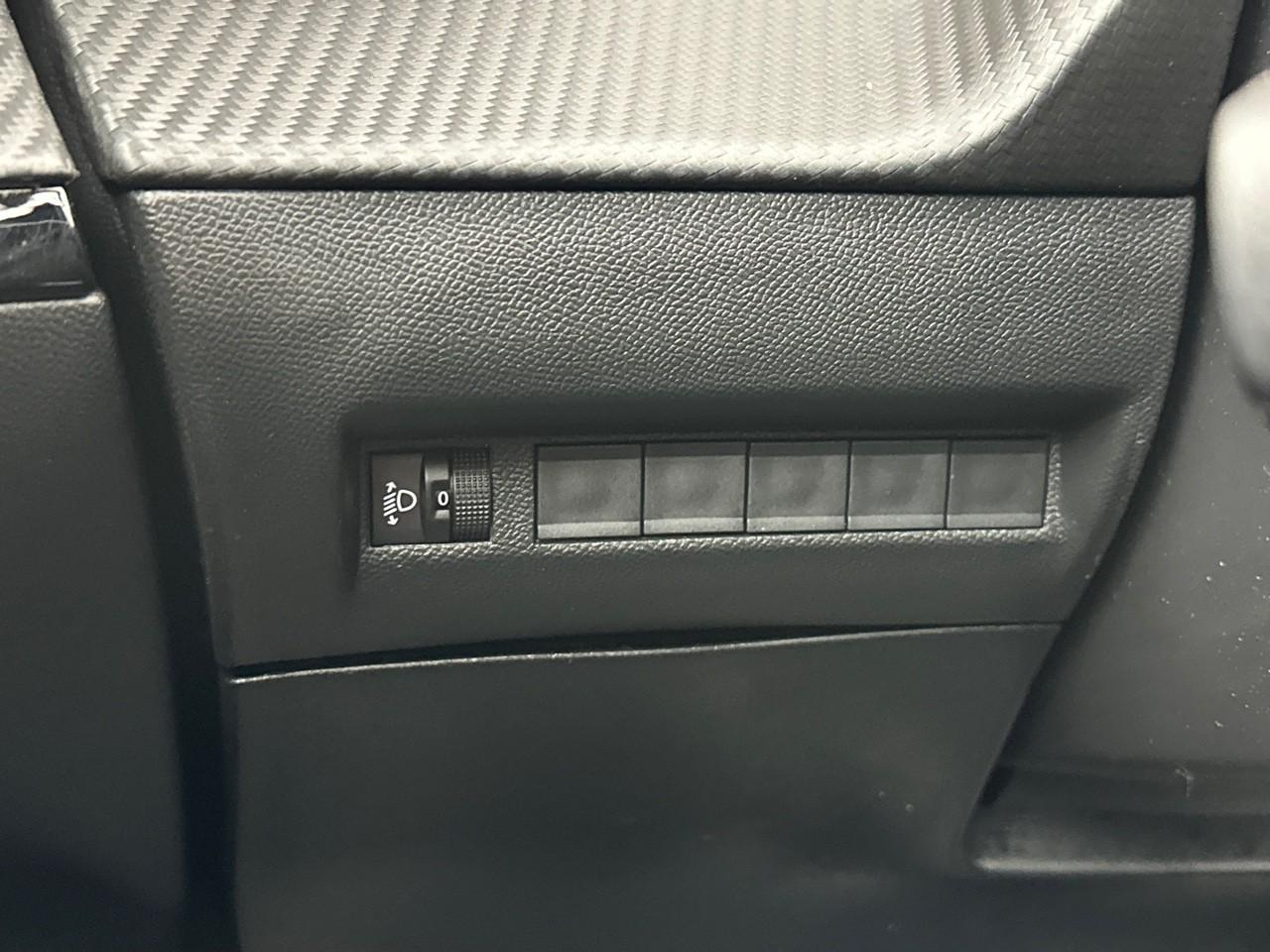 Peugeot 2008 hybrid 145 e-dcs6 style — photo 16