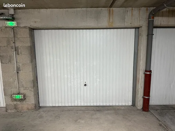 Garage fermé 17m2 Bourran résidence "le Vinci 1 bâtiment A
