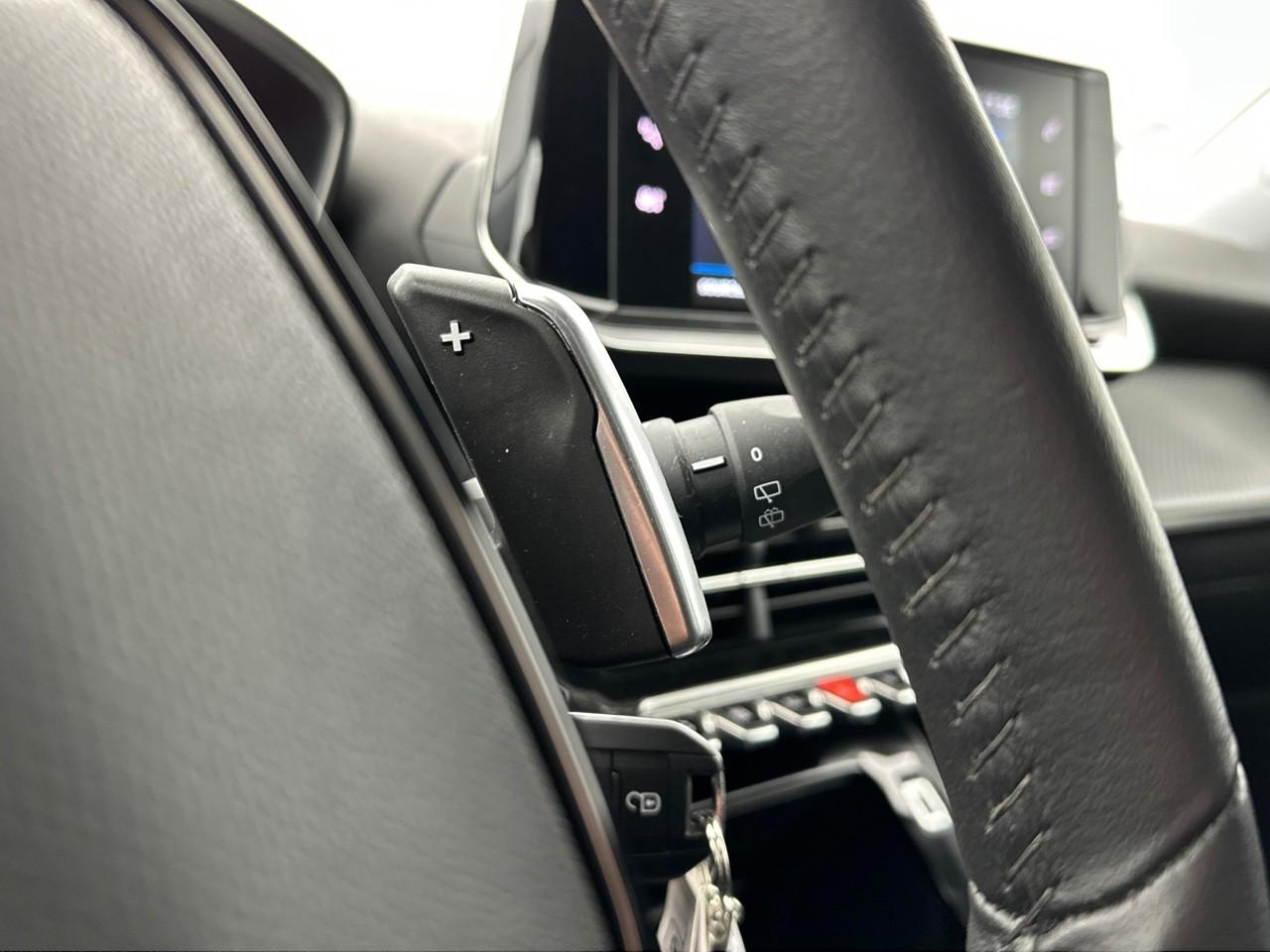 Peugeot 2008 puretech 130 s&s eat8 style — photo 20