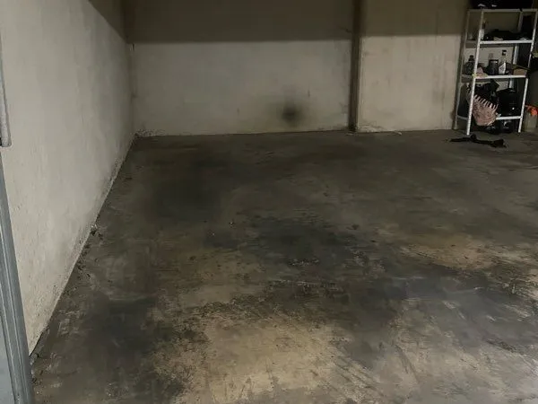 Place voiture ou moto dans box sécurisé