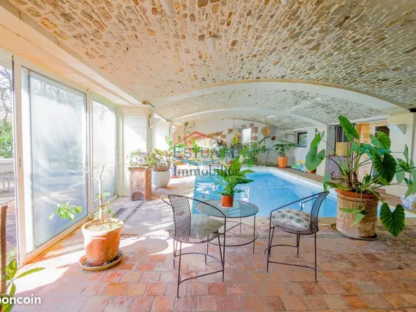 Maison 10 pièces 260 m²