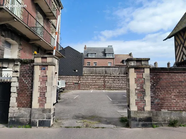 Place de parking extérieure à louer Dieppe centre