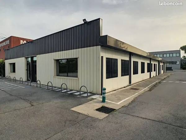 Local 100 m² VITROLLES