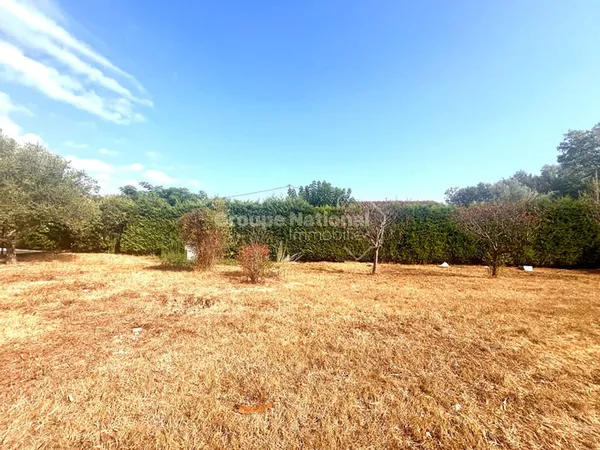 Terrain constructible de 755 m2 libre constructeur