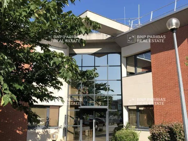 Bureaux 696 m²