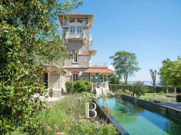 VILLA EMBLÉMATIQUE DU BASSIN «CASSY», EN PREMIÈRE LIGNE, AVEC PISCINE ET ACCÈS PRIVÉ À LA PLAGE - CA
