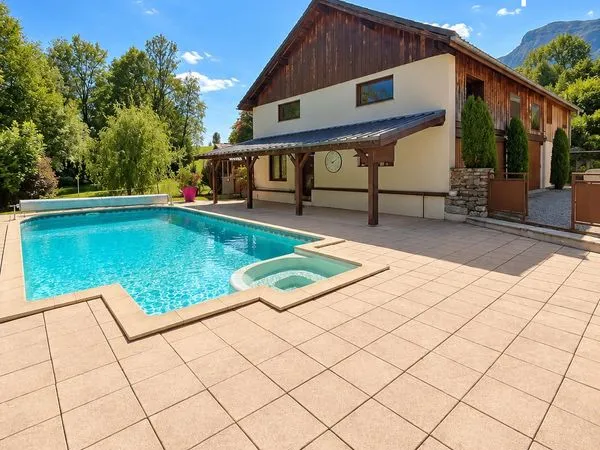 Propriété 6 pièces 348 m²