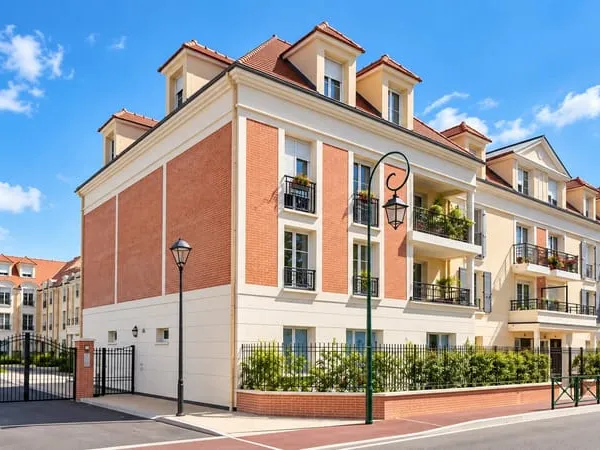 EXCLUSIVITE - 2 PIECES LUMINEUX AVEC BALCON SUD EST ET PARKING SOUS-SOL
