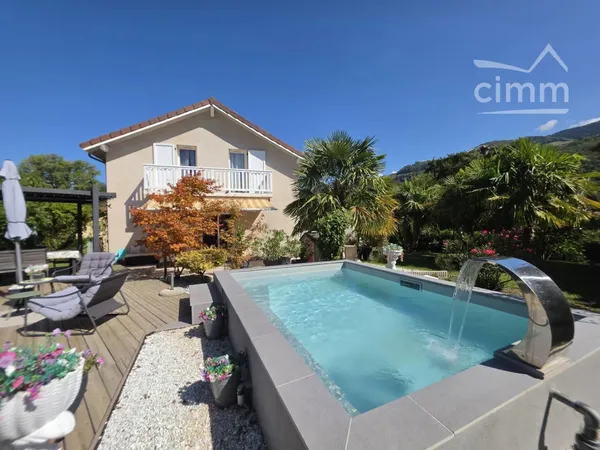 Villa individuelle de 149 m² avec piscine, espace indépendant et jardin arboré de 750 m²