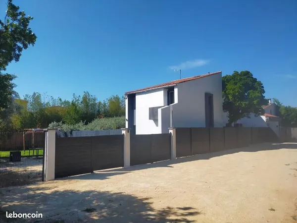 CHU Nîmes 10 mn à pied, 2 T2 + 387 m² terrain constructible + parkings